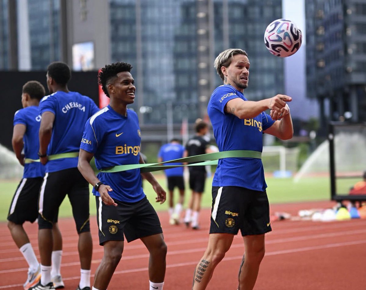 speedlne's tweet photo. Mykhailo Mudryk had a wonderful first training session with the team today. 

Personally, I am rooting for him to be reintegrated into the first team. https://t.co/NxWD3z6xC3
