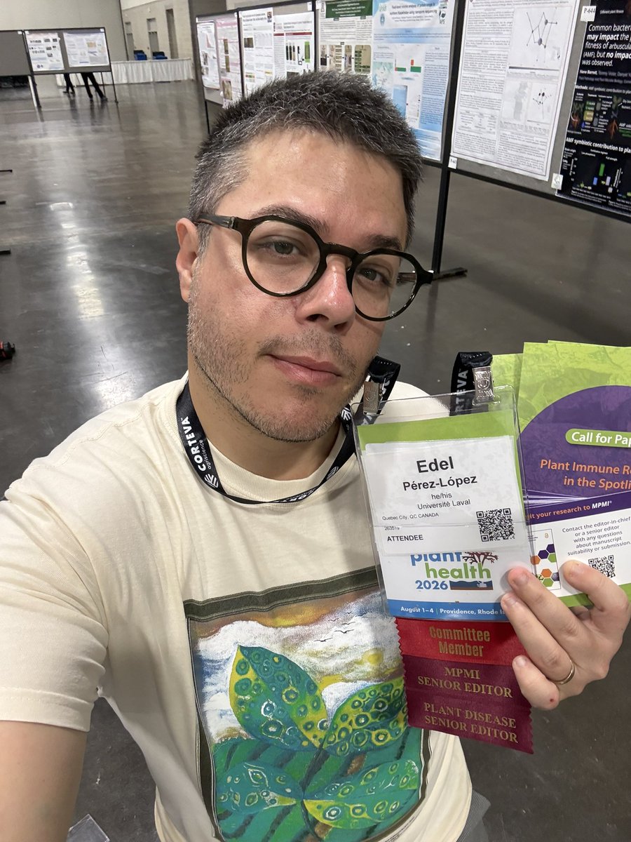 Edel_PLopez's tweet photo. Today I expanded my role as a Senior Editor at @MPMIjournal a little bit 😄

I spent a few hours walking through the posters at #PlantHealth2026, and whenever I came across a study that I thought would be a great fit for the journal, I left an invitation to submit 👏

There is so much outstanding science being presented here, and I hope to see many of these exciting projects make their way into the journal!

We want your science at @plantdisease journals 💪