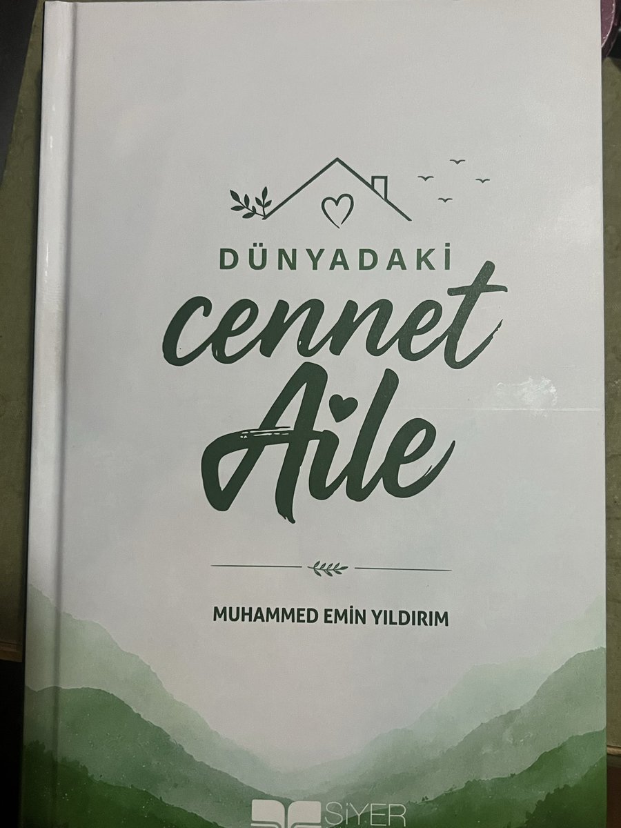 mehmetakifcan79's tweet photo. Bugün Siyer Yayınlarından Muhammed Ali abi ile Tevfik Furkan kardeşim kütüphanemizi ziyaret ederek pek muhterem Muhammed Emin hocamın yeni kitabı ile yayınevinin iki eserini hediye ettiler. Bizim için en iyi hediye kitaptır malum:) Bu arada beni gerçekten heyecanlandıran bir kitap serisi müjdesi de aldım ki eminim çok büyük fayda sağlayacaktır. @siyeryayinlari @muhammedali0786 @tfurkanakbuga @m_eminyildirim