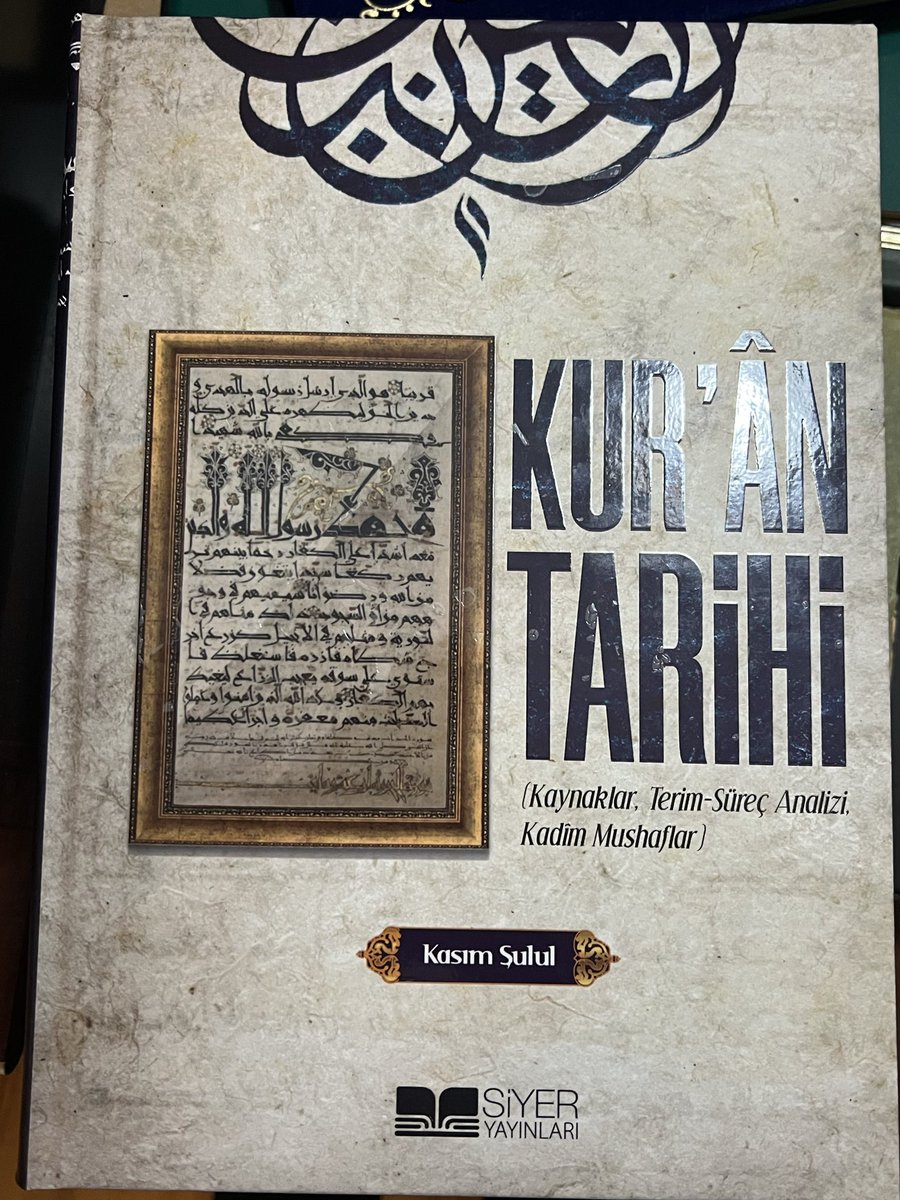 mehmetakifcan79's tweet photo. Bugün Siyer Yayınlarından Muhammed Ali abi ile Tevfik Furkan kardeşim kütüphanemizi ziyaret ederek pek muhterem Muhammed Emin hocamın yeni kitabı ile yayınevinin iki eserini hediye ettiler. Bizim için en iyi hediye kitaptır malum:) Bu arada beni gerçekten heyecanlandıran bir kitap serisi müjdesi de aldım ki eminim çok büyük fayda sağlayacaktır. @siyeryayinlari @muhammedali0786 @tfurkanakbuga @m_eminyildirim