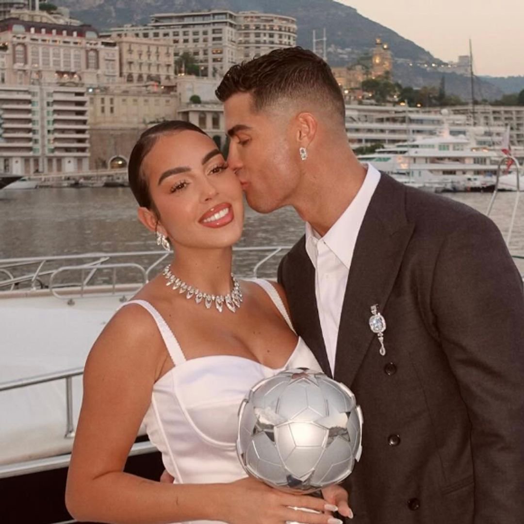 lechochretien's tweet photo. 🇵🇹👰‍♀️ 𝗙𝗟𝗔𝗦𝗛 𝗜𝗡𝗙𝗢 — Cristiano Ronaldo et Georgina Rodríguez devraient se marier le 8 août à la cathédrale historique de Funchal, à Madère, au Portugal, fondée en 1514 sous le règne du roi Manuel Ier et considérée comme le plus ancien édifice de l'île.

(Source : The Sun) https://t.co/wrUHNqUnkU