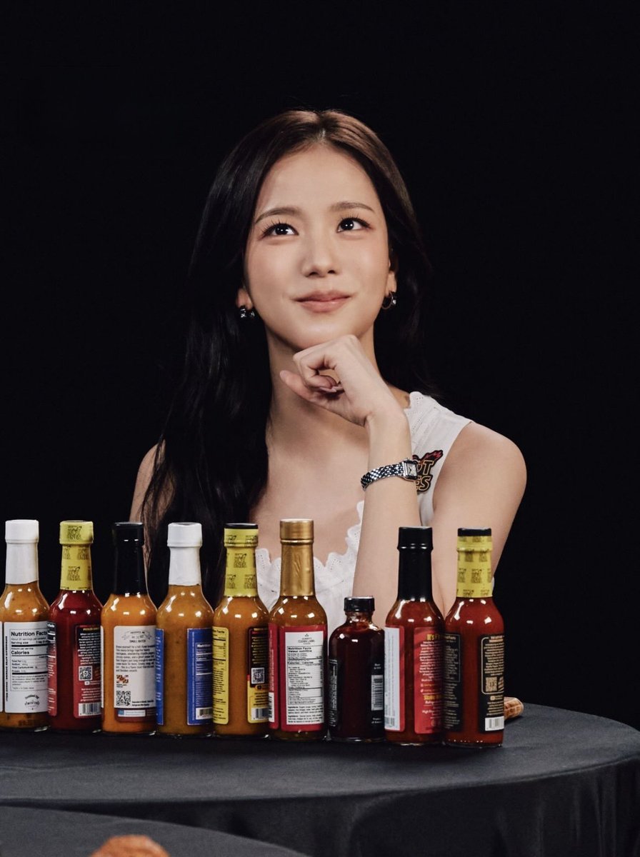 BLACKPINKSCRAVE's tweet photo. JISOO's Google searches have surged by over 5,000% following her appearance on Hot Ones. https://t.co/cVmFet9kDq