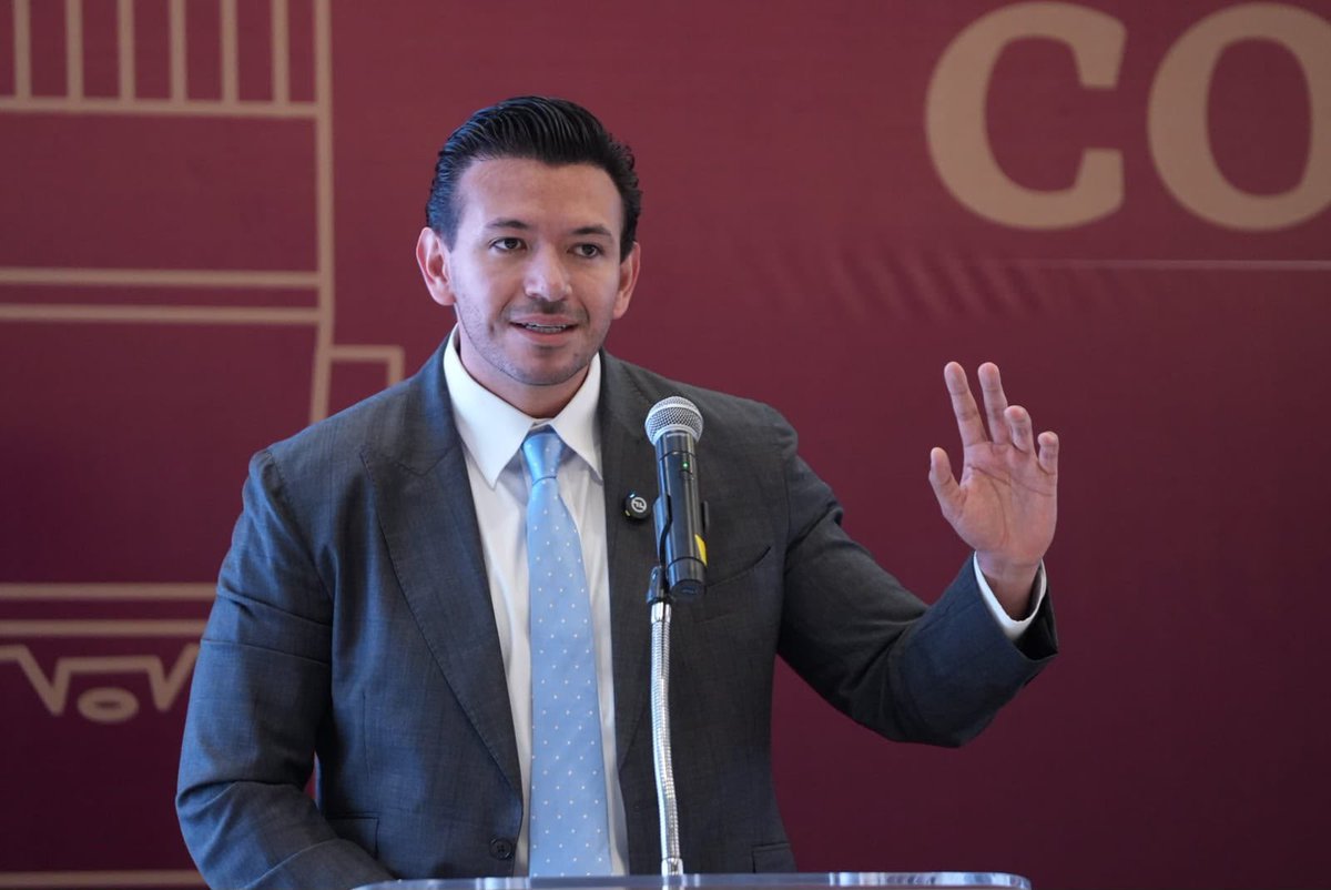 PlaneacionHgo's tweet photo. Como resultado de una planeación responsable, finanzas sanas y una inversión enfocada en las necesidades de la población, la economía de Hidalgo creció 8.2 %, destacó @mtellov, titular de la Unidad de Planeación y Prospectiva, durante la #ConferenciaDePrensaHidalgo. https://t.co/P2WRmw6jEi