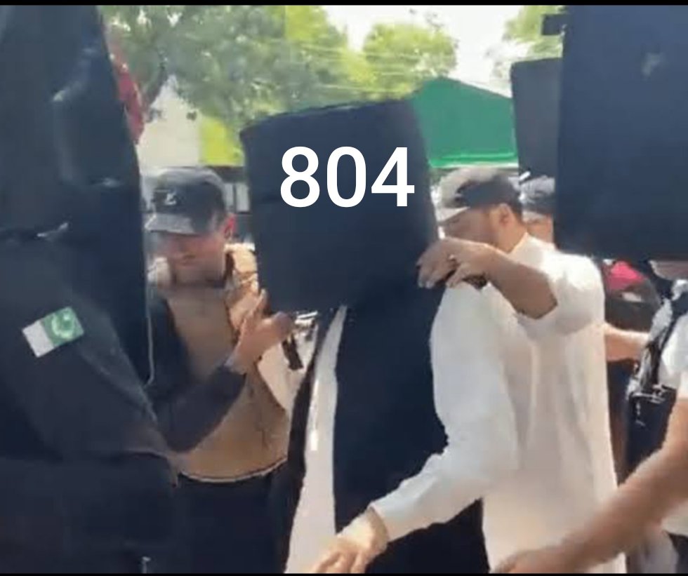 SadafKhan36071's tweet photo. @pasha_samina جاؤ 
جو اکھاڑنا ھے اکھاڑ لو۔۔۔
گھڑی چور#804 کی دال پھر بھی نہیں گلے گی۔۔۔
وہ جیل میں ھی سڑے گا https://t.co/mHSrrDMviD