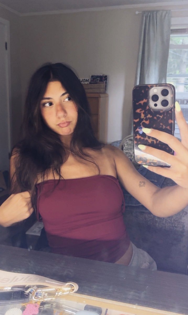 JordanDennbhtp's tweet photo. HMU for more of my gf or these bops https://t.co/8oTNpLsLUO
