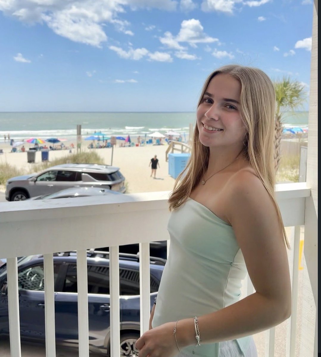 JordanDennbhtp's tweet photo. HMU for more of my gf or these bops https://t.co/8oTNpLsLUO