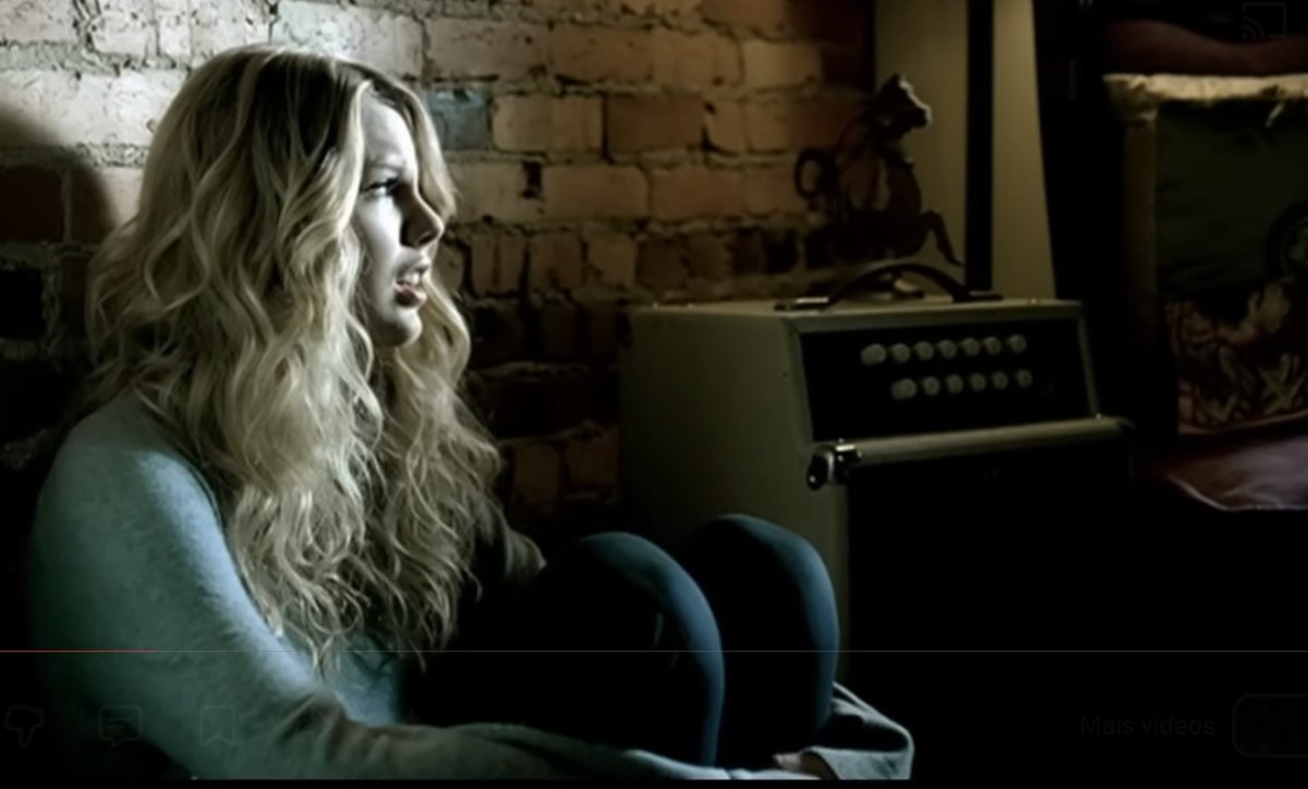 thearcxher's tweet photo. acho que falamos muito pouco do cabelo de princesa da taylor no clipe white horse. eu estava vendo esses dias encantada. https://t.co/fPAAaXyYv4
