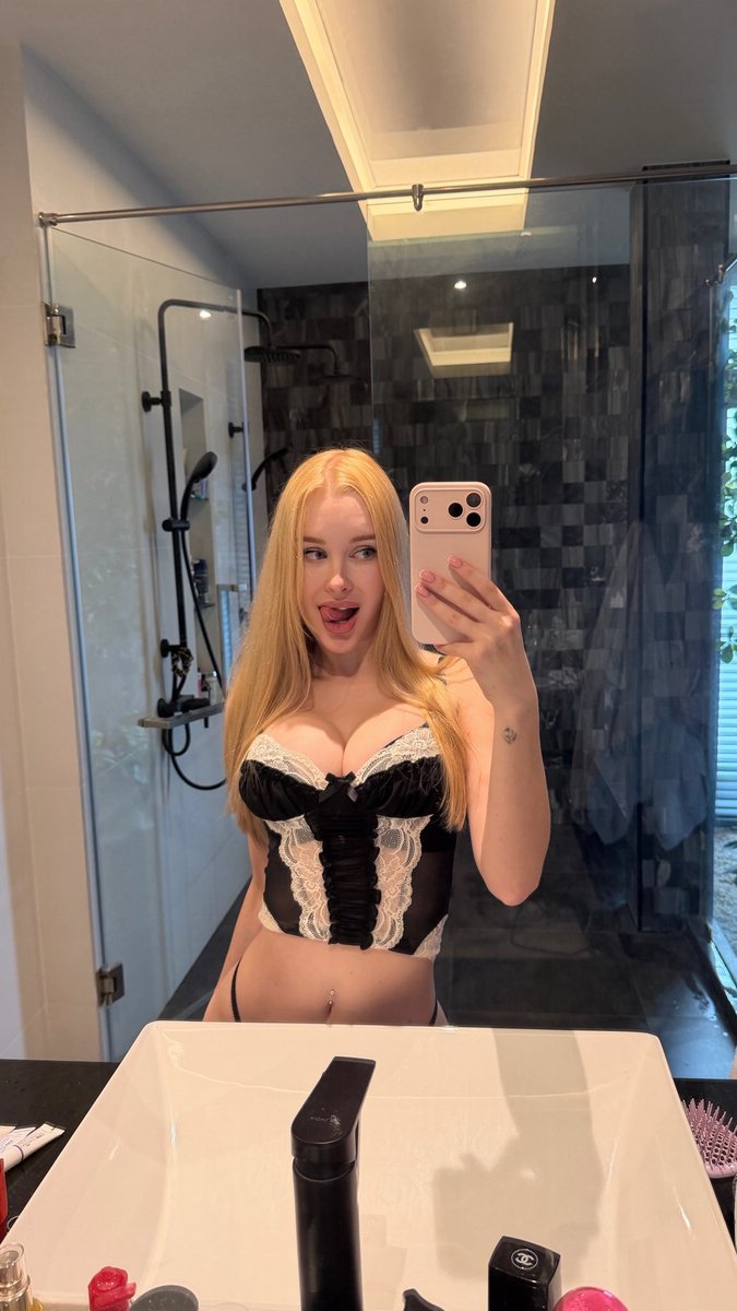 foxmissa09's tweet photo. Can I send you selfies like this? https://t.co/UiN093i1n4