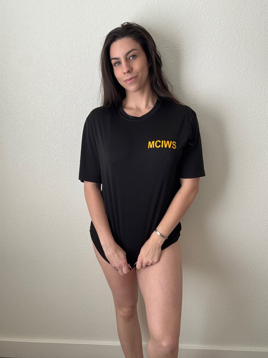 KieraUSMC's tweet photo. Do you want to see what's over this t-shirt? https://t.co/1WAUZShDRJ