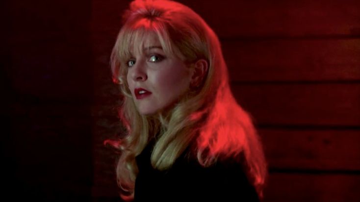 freakyfilms0's tweet photo. Laura Palmer in Twin Peaks https://t.co/EbPeOGX5dI