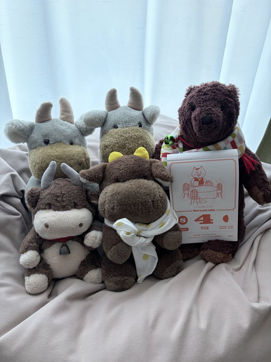 RunAtoippomaeni's tweet photo. おはようございます。
牛くんです🐮☀️

今朝、家を出たら少しだけ涼しく感じました🍃
暑い日が続いているので、ほんの少しの涼しさにもほっとしますね。

今日も何かひとつ、うれしいことがありますように。
焦らず、自分のペースで一歩ずつ🍀

今日も笑顔の多い一日になりますように😊

#おはようございます #牛くん #ぬいぐるみ #今日も一歩 #小さな幸せ