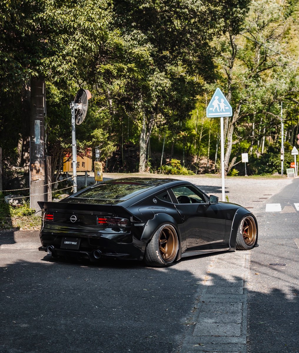 ArtAphorisms's tweet photo. LB WORKS NISSAN Fairlady Z RZ34 https://t.co/BEoOMrdouA