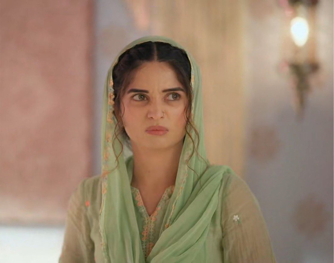 Poeticcuts's tweet photo. Me whenever I see Insha around Mahid🙄.
#SeherHoneKoHai https://t.co/SFy7UdqC7Z