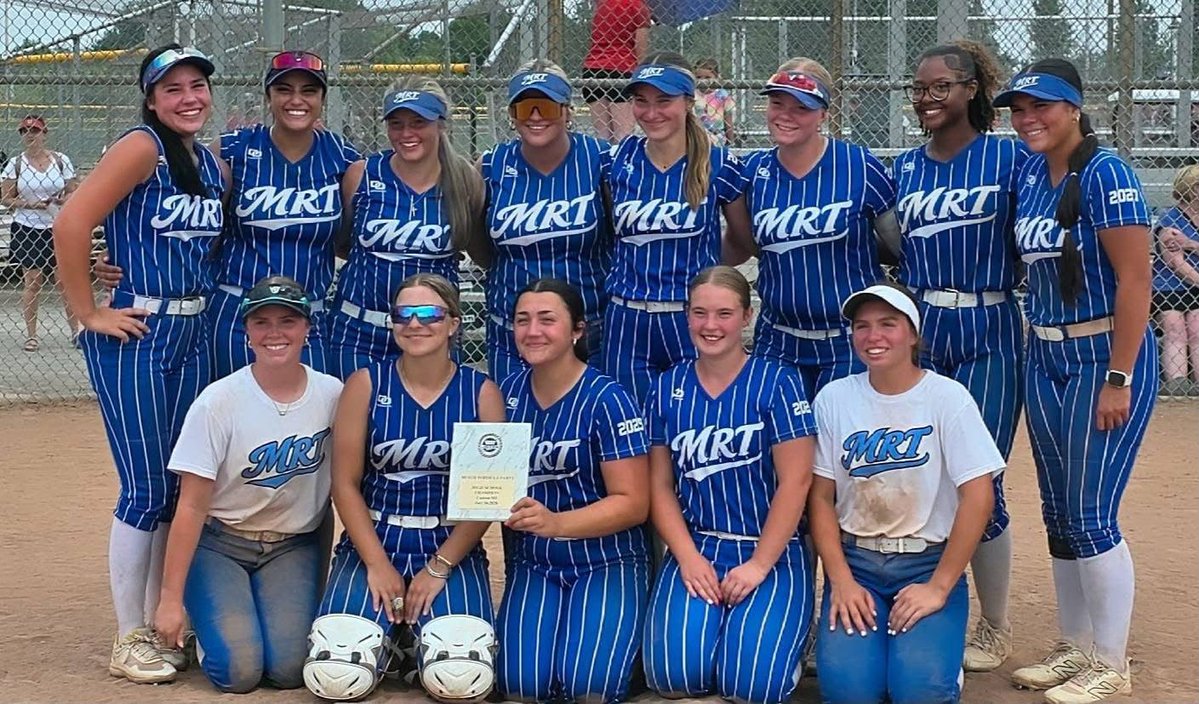 AriHudson01's tweet photo. Won some championship bling 🏆 https://t.co/BB4YFji6y0