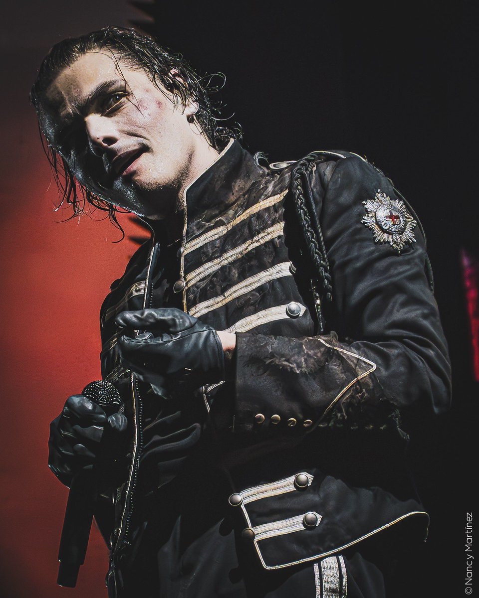 MCRupdates1's tweet photo. Gerard Way @ Estadio Tomás Adolfo Ducó 01.02.2026

📸 by @NanchuzMartinez https://t.co/xYuGjVyhwn
