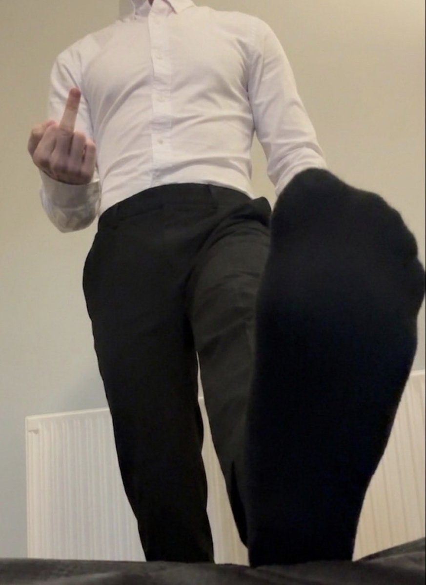 AlexFootGod's tweet photo. Your biggest dream is to smell your boss’s feet. Well, mine smell much worse and all you need to do is pay me 🤑
https://t.co/1KDJpiCba6
DM me

#footfetısh #usedsocks #findom #alphafeet https://t.co/AclaywHfNc