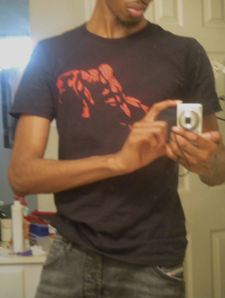 echolaliass's tweet photo. twinning with Z today for my spider-man rewatch 🕷️ https://t.co/eq56Bk2RWD