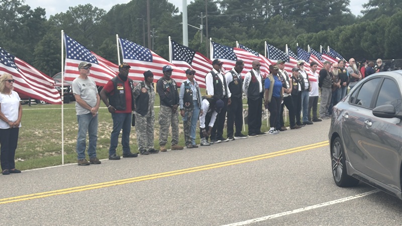 WNCN's tweet photo. A little over two weeks after Fort Bragg Staff Sgt. Michael Swinton was killed in action in the Middle East, his body was returned to his native Fayetteville, where his family and many others gathered to say goodbye.
See them pay their respects: https://t.co/W2bpr2BN5I https://t.co/2dOw3Z9uvw