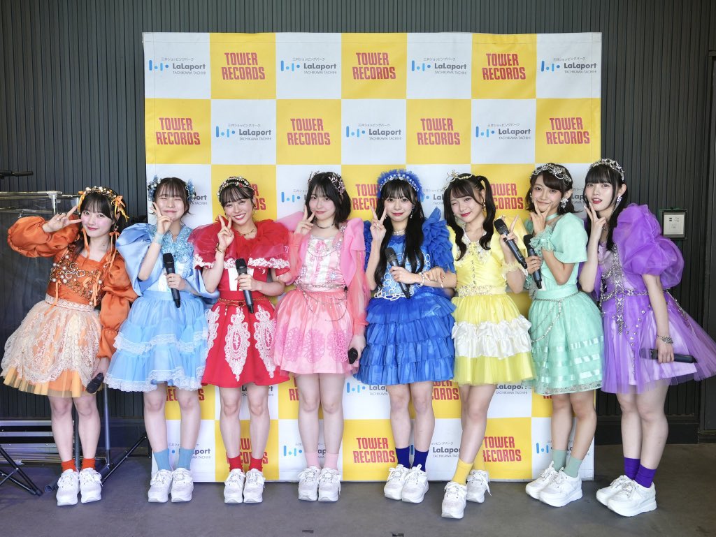 Chinakovrsd6's tweet photo. CUTiESTREET（キューティーストリート）2周年おめでとうー！！私が好きになったのが、1年前くらいでド新規だけど、8人のこと大好きです！❤️🧡💛🩷💚💜🩵💙 https://t.co/Y6fG9zkV5I