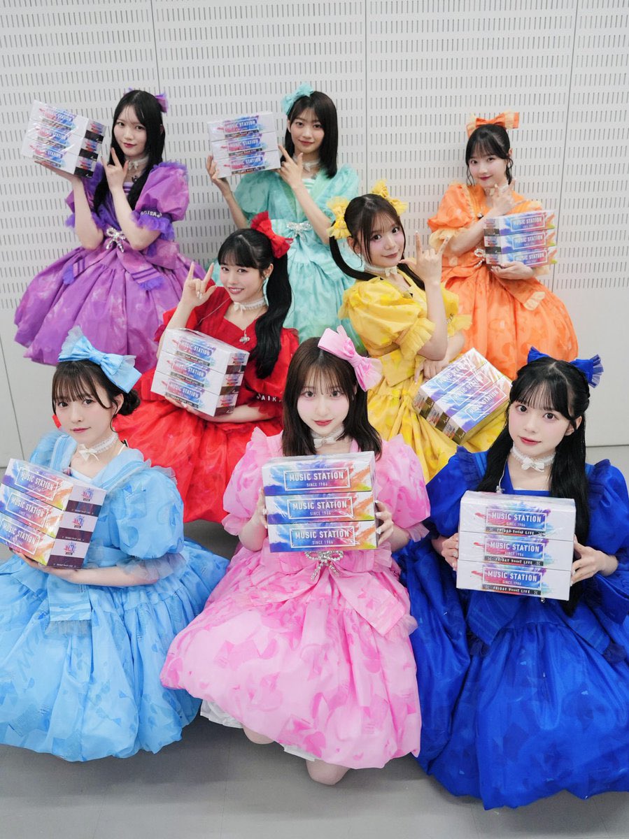 Chinakovrsd6's tweet photo. CUTiESTREET（キューティーストリート）2周年おめでとうー！！私が好きになったのが、1年前くらいでド新規だけど、8人のこと大好きです！❤️🧡💛🩷💚💜🩵💙 https://t.co/Y6fG9zkV5I