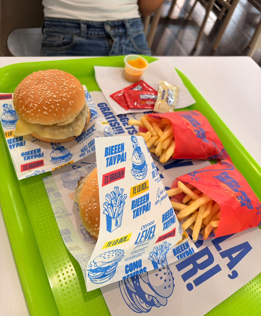 jnbaraa's tweet photo. increible que el de la derecha fue el desayuno solo porque ya abrieron el local que estabamos esperando hace tiempo https://t.co/Op6zYttVGt
