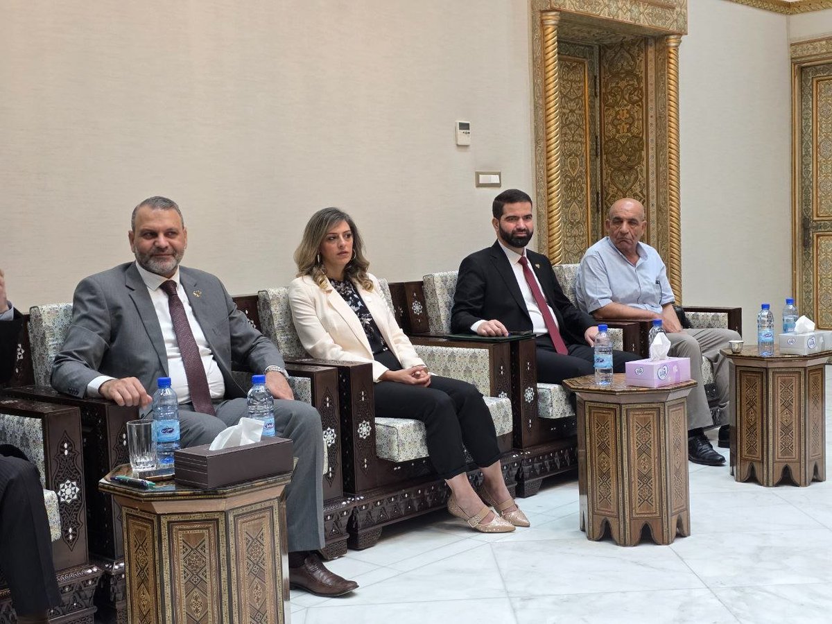 SyriaPeAs's tweet photo. استقبل السيد رئيس مجلس الشعب الدكتور "عبد الحميد العواك" وفداً من الهيئة الوطنية للعدالة الانتقالية برئاسة السيد "عبد الباسط عبد اللطيف". 

​وبحث الجانبان سبل تطوير الأطر القانونية وتعزيز التعاون والتنسيق بينهما لدعم مسار العدالة الانتقالية في سورية. 

#مجلس_الشعب_السوري https://t.co/Y5c0SygXlY