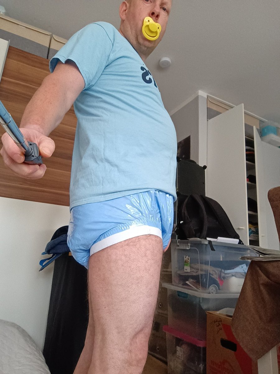 TOMHAE75's tweet photo. Tom 50 betaloser aus Germering immer auf der Suche nach #herrin #alphas oder #alphaPaar die mich erziehen und erniedrigen 
#betaloser #beta #loser #sissy #diaper #diapersissy #windelfetisch #abdl #ageplay #humiliation #regression https://t.co/DiQJ6MG83P