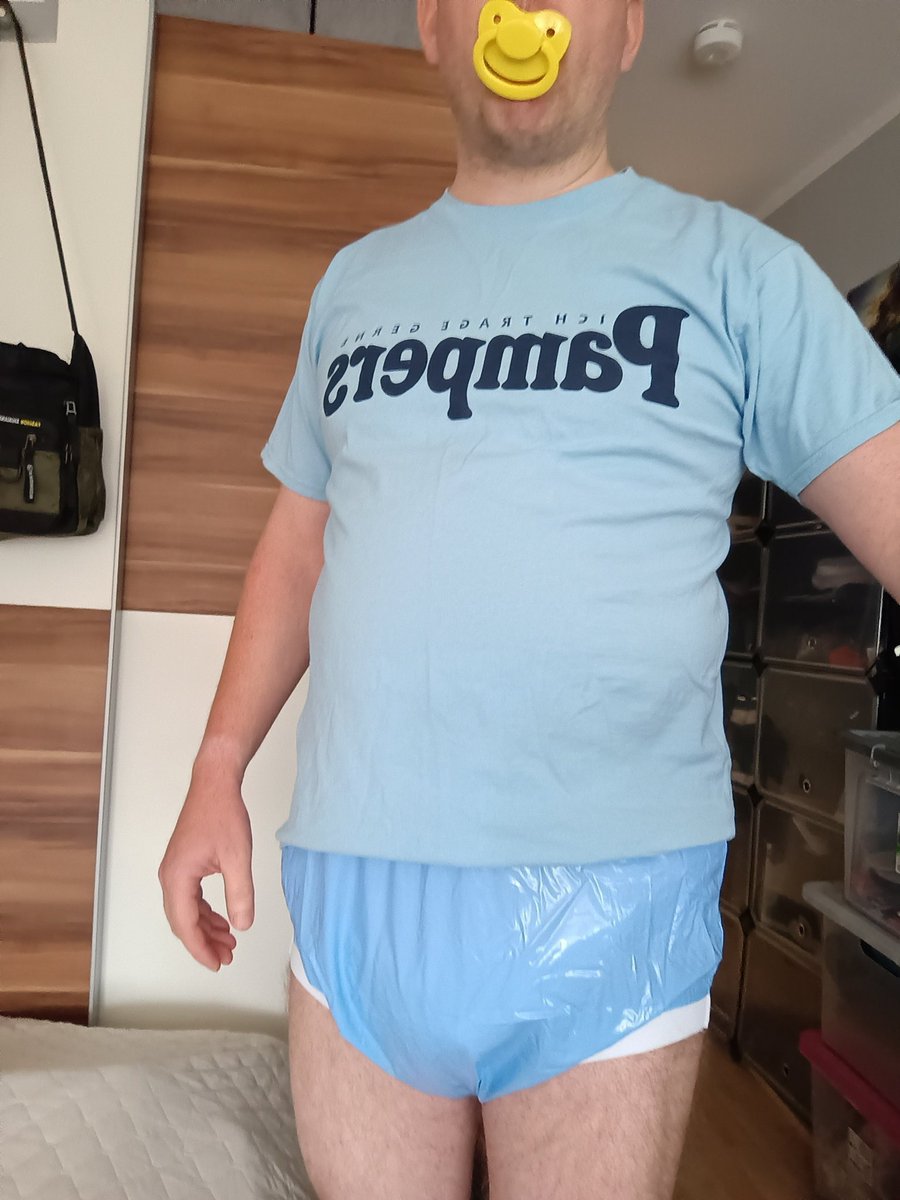 TOMHAE75's tweet photo. Tom 50 betaloser aus Germering immer auf der Suche nach #herrin #alphas oder #alphaPaar die mich erziehen und erniedrigen 
#betaloser #beta #loser #sissy #diaper #diapersissy #windelfetisch #abdl #ageplay #humiliation #regression https://t.co/DiQJ6MG83P