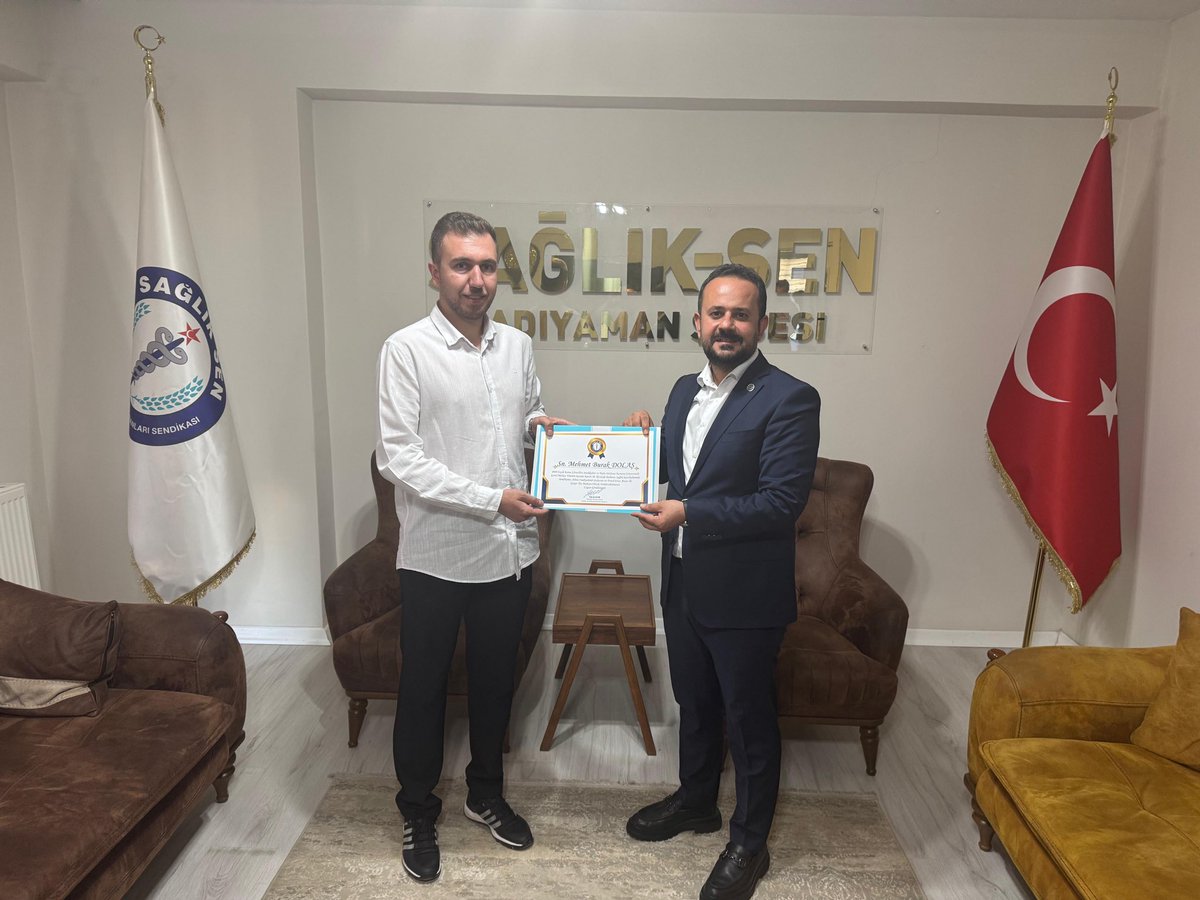 adymnsagliksen's tweet photo. 📢 Sağlık-Sen Adıyaman Şubemizde İlçe Başkanlıklarında Görev Değişimi

Teşkilat yapımızı daha da güçlendirmek, sendikal mücadelemizi daha etkin bir şekilde sürdürmek ve üyelerimize daha güçlü hizmet sunmak amacıyla İlçe Başkanlıklarımızda görev değişimi gerçekleştirilmiştir.

Bugüne kadar İlçe Başkanlığı görevini büyük bir özveri, fedakârlık ve sorumluluk bilinciyle yerine getirerek sendikamıza, teşkilatımıza ve üyelerimize önemli katkılar sunan tüm İlçe Başkanlarımıza emekleri ve gayretleri için gönülden teşekkür ediyoruz.

Kendilerinin bundan sonraki süreçte de aynı inanç ve kararlılıkla sendikal mücadelemize destek vermeye devam edeceklerine yürekten inanıyoruz.

📌 Yeni İlçe Başkanlarımız şu şekilde belirlenmiştir:

🔹 Merkez İlçe Başkanı: Kadir FIRAT
🔹 Kahta İlçe Başkanı: Süleyman TUNCEL
🔹 Besni İlçe Başkanı: Memet BAHÇE
🔹 Sincik İlçe Başkanı: Abuzer ÖZBAY
🔹 Gölbaşı İlçe Başkanı: Muhammed SIRIKLI
🔹 Samsat İlçe Başkanı: Fatih ÖLKER
🔹 Tut İlçe Başkanı: Mahmut TEKE
🔹 Çelikhan İlçe Başkanı: Şamil BULUT
🔹 Gerger İlçe Başkanı: Mehmet Burak DOLAŞ

Görevi devralan İlçe Başkanlarımıza yeni görevlerinde üstün başarılar diliyor; bu görevlendirmenin teşkilatımıza, üyelerimize ve sağlık camiamıza hayırlı olmasını temenni ediyoruz.

Sağlık-Sen olarak birlik, beraberlik ve dayanışma ruhuyla; üyelerimizin hak, hukuk ve kazanımlarını korumak ve geliştirmek için aynı azim, kararlılık ve sorumluluk anlayışıyla çalışmaya devam edeceğiz.

Durmadan, yorulmadan, ilk günkü heyecanla…

Birlikte üretiyor, birlikte büyüyor, birlikte başarıyoruz.

 Yeni görev dağılımımızın teşkilatımıza, üyelerimize ve tüm sağlık camiamıza hayırlı olmasını diliyoruz.

Yakub ÇELİK
Yönetim Kurulu Adına
Sağlık-Sen Adıyaman Şube Başkanı