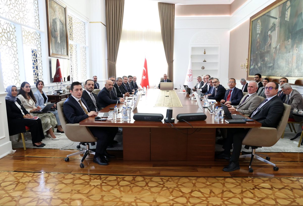 drmemisoglu's tweet photo. Sağlık şaheserlerimizi vatandaşlarımızın hizmetine sunmak  için çalışmalarımızı aralıksız sürdürüyoruz.

Bugün gerçekleştirdiğimiz toplantılarda; Şanlıurfa ve Ordu Şehir Hastanelerimiz ile Bursa Çekirge Ali Osman Sönmez Devlet Hastanemizin açılış ve taşınma süreçlerini kapsamlı bir şekilde ele aldık.

Güçlü sağlık altyapımızı yeni yatırımlarla daha da ileri taşıyarak Sağlıklı Türkiye Yüzyılı’nı inşa etmeye devam edeceğiz. 🇹🇷
