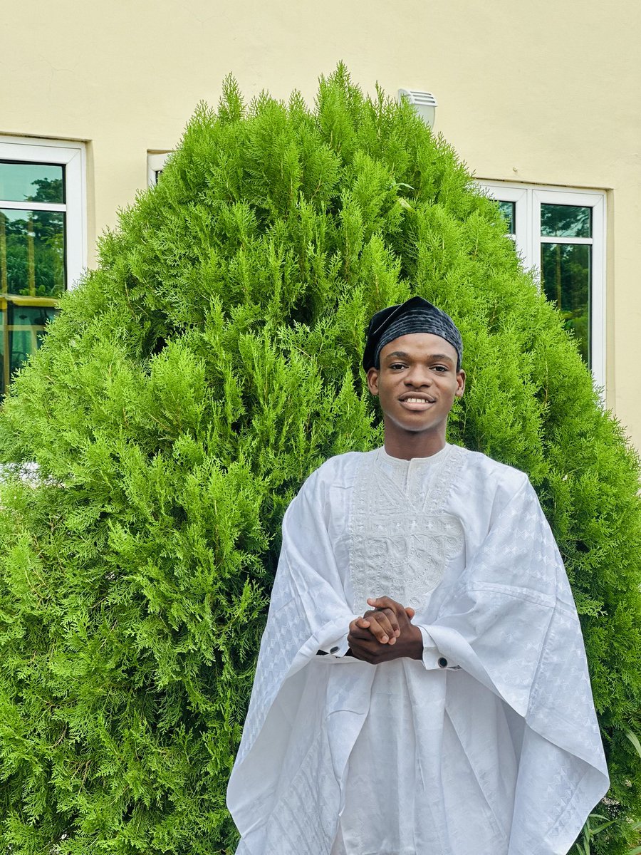 BMaokad's tweet photo. Starting well is not as good as finishing well. For someone who has always loved to excel academically, I started with a GPA of 3.86(100L). I was so sad for Days; I thought nothing could happen again.

I present to MUSA Samad Ayomide, who graduated with a CGPA of 4.59 https://t.co/w9OpfwjOnz