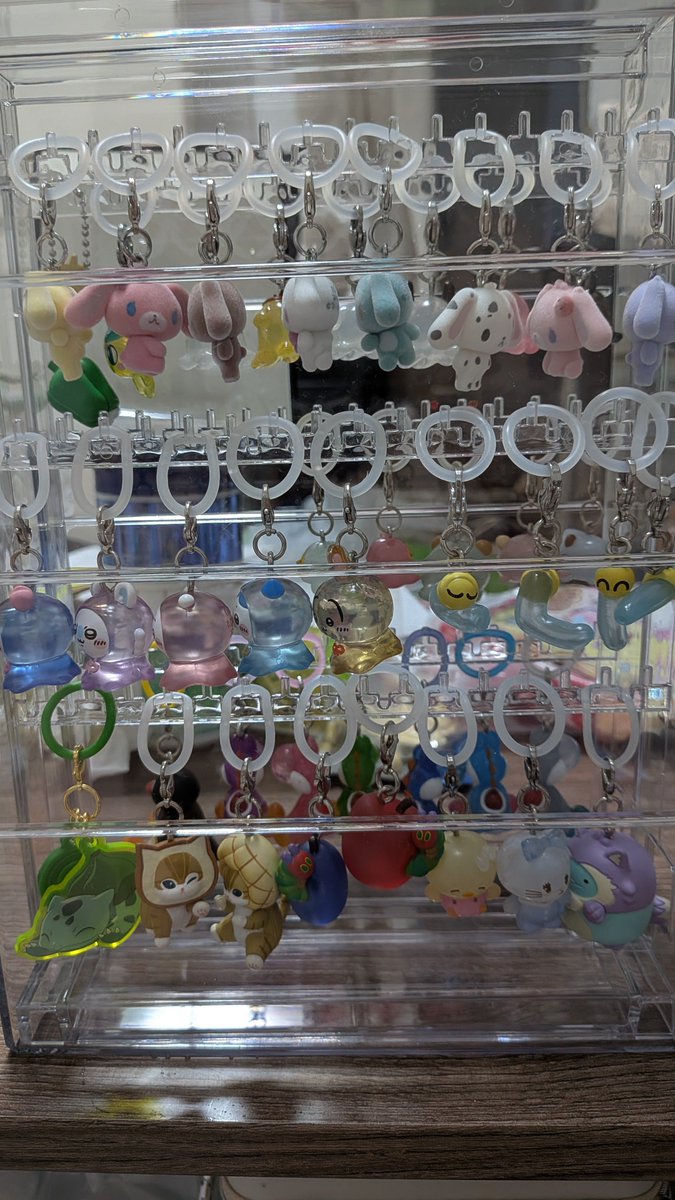 107neru's tweet photo. これ手元に来た時は絶対埋まらんやろって思ってたのにほぼ埋まってしまった
あとなかなか正面向いてくれないのも難しい
気付いたらポチャッコを集めてる人になってました https://t.co/dDcc3o6Pjn