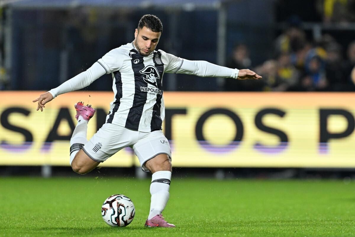 lequipe's tweet photo. Mercato : l'international algérien Yacine Titraoui s'engage officiellement avec le RC Lens

➡️ https://t.co/Bjj176Vxfx https://t.co/CnxcgdszwC