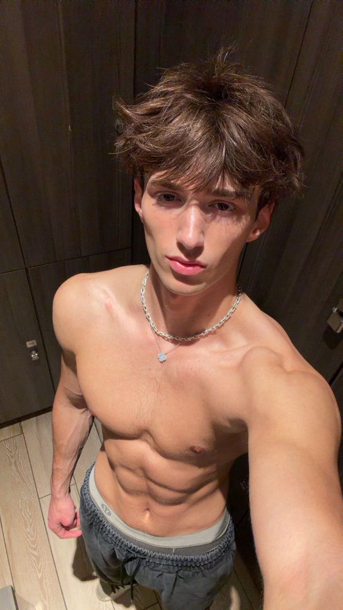 jakerichard's tweet photo. guess what muscle i worked out https://t.co/LoAvJiHPzY