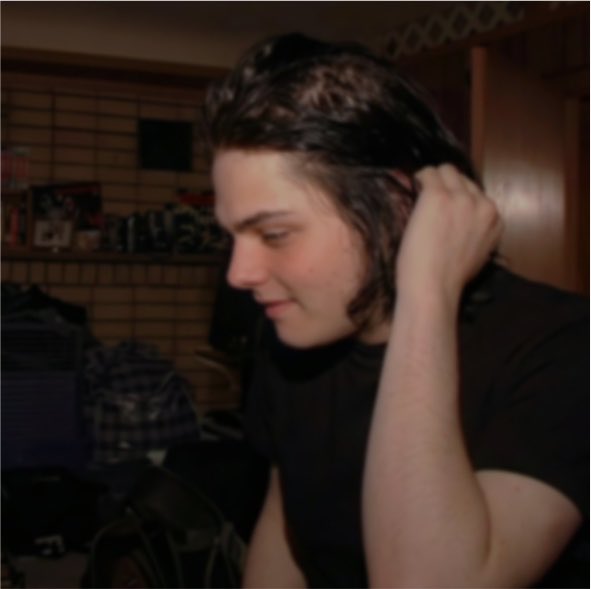 ierooween's tweet photo. he has greasy hair, sleeps in the basement and is exactly your type https://t.co/OLs32v7ody