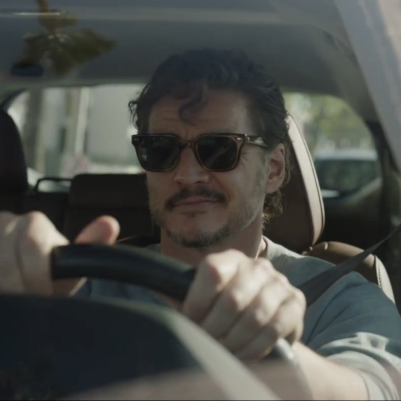 pascalarchive's tweet photo. New look at Pedro Pascal in ‘BEHEMOTH!’ from the international trailer https://t.co/pt1V2h5s1A