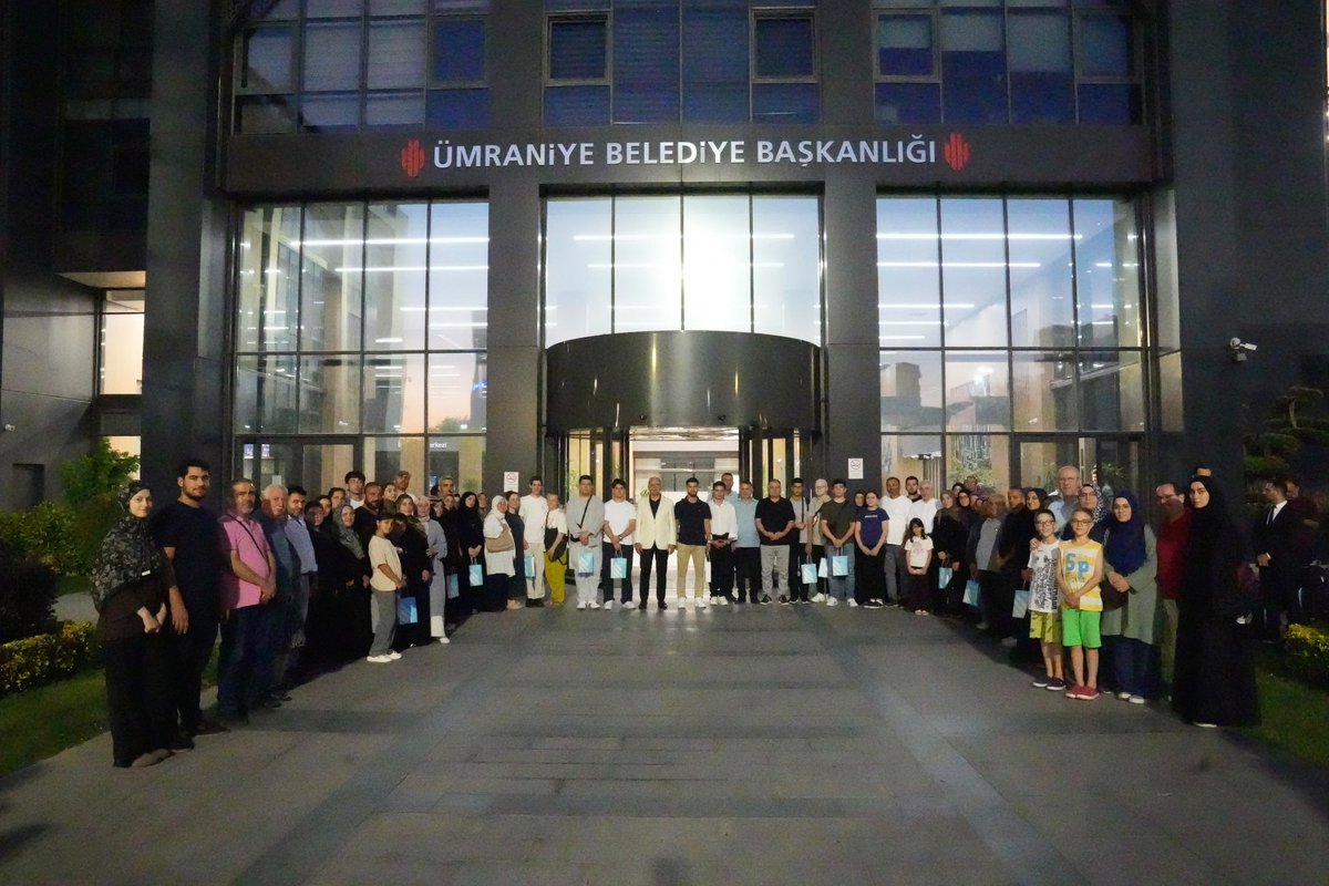 ismetyildirimtr's tweet photo. Geçtiğimiz eğitim-öğretim dönemini okul birincisi olarak tamamlayan 21 liseli evladımızı umre vazifesi için dualarla kutsal topraklara uğurladık.

Rabbim ibadetlerini kabul, yolculuklarını hayırlı eylesin. Başarılarını ve güzel ahlaklarını ömür boyu daim kılsın. https://t.co/OK7puemuAR