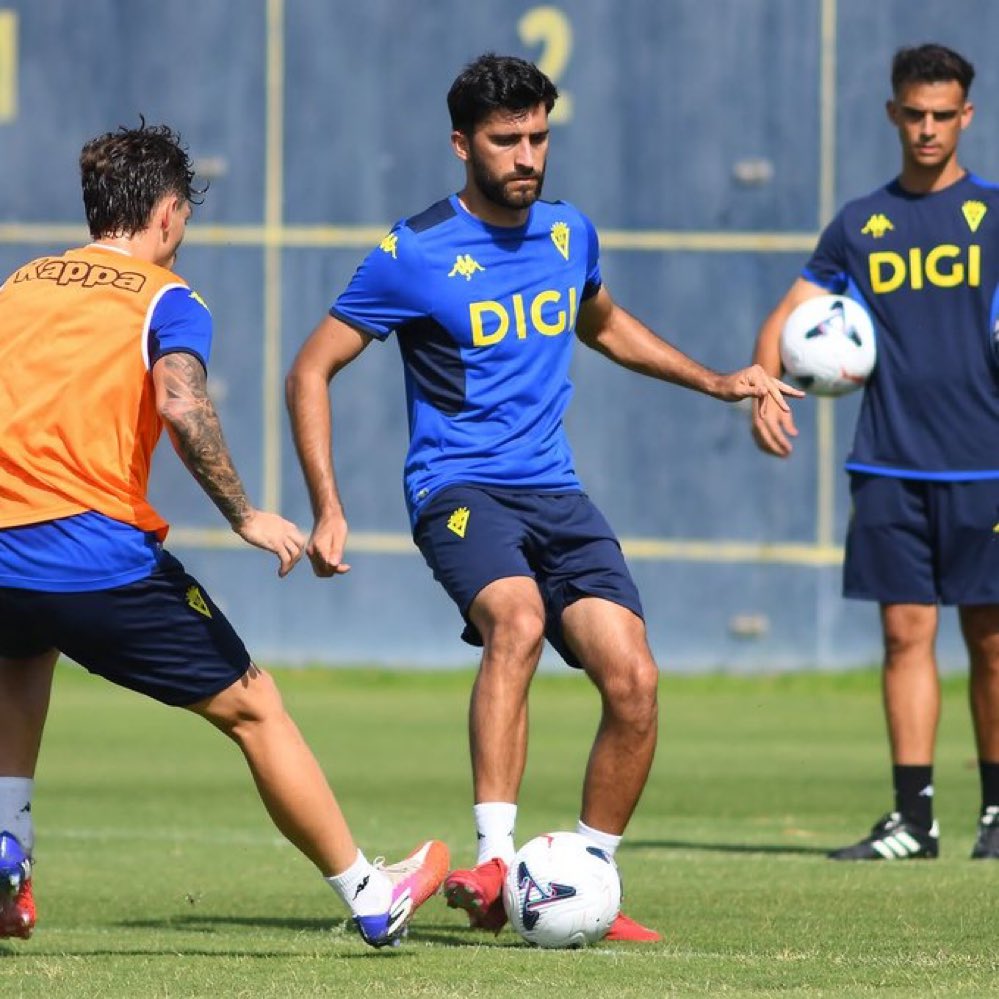 ElBalonDividido's tweet photo. ❌ 𝐎𝐅𝐈𝐂𝐈𝐀𝐋 | El @Cadiz_CF anuncia el traspaso del lateral Mario Climent al FC Arouca. https://t.co/VKjeRuIk90