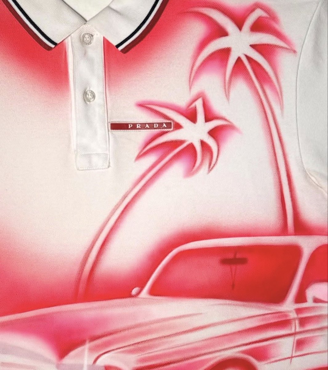 pinkskysyre's tweet photo. airbrushed &amp; hand painted prada tee by foointhecity https://t.co/LKwm9WgxPy