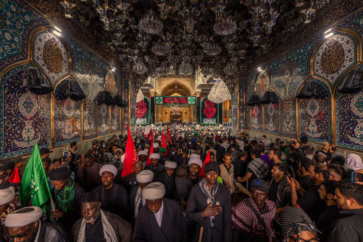 Hydikm's tweet photo. كربلاء المقدسة في ليلة اربعينية سيد الشهداء (ع)

"اللّهُمَّ فَارْحَمْ تِلْكَ الْوُجُوه الَّتِي قَدْ غَيَّرَتْهَا الشَّمْسُ، وارْحَمْ تِلْكَ الْخُدُودَ الَّتِي تَقَلَّبَتْ عَلَى حُفْرَةِ أَبِي عَبْدِ الله (عليه السّلام)". https://t.co/JPHxnAhVNw