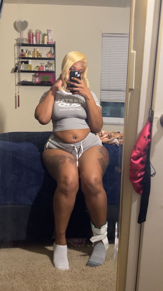 savageemodee1's tweet photo. Would you kiss girl like me?🥰😍🥰🥵 https://t.co/INnxhO0tLv