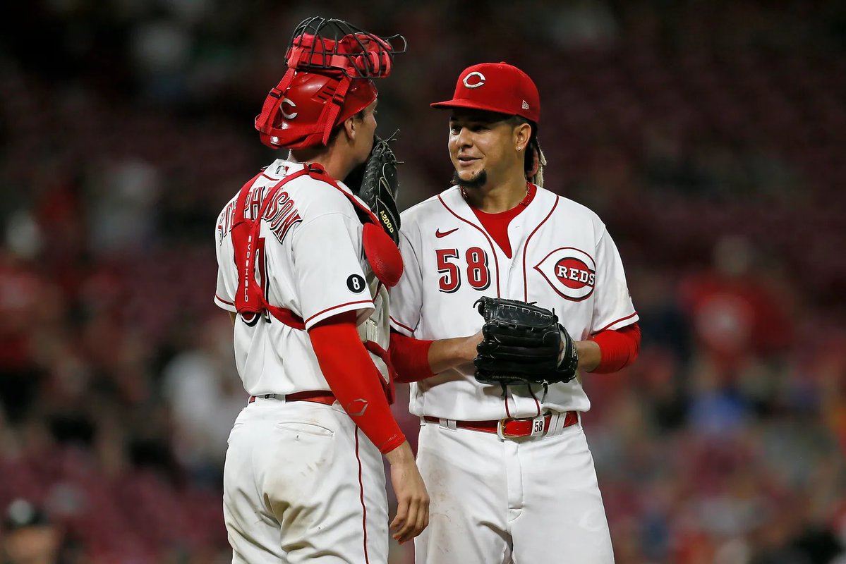 StonecoldSxnick's tweet photo. Tyler Stephenson also has a lot of experience with Luis Castillo 

Castillo holds a 2.61 ERA in the 22 games Stephenson has caught for him lifetime 

They could potentially be reunited again barring a trade 👍🏽🔥

#WhiteSox https://t.co/RdFZ4AnCoD
