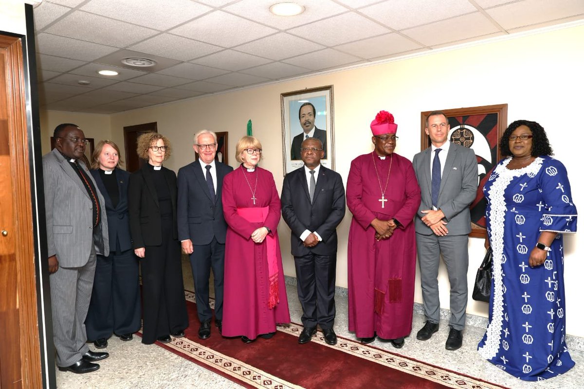 joDionNgute's tweet photo. 🇨🇲 🇬🇧 Today, I had the pleasure of receiving Her Grace the Most Reverend @Sarah Mullally, Spiritual Leader of the @Anglican Church, who is on a pastoral visit to Cameroon.
Our discussions, marked by a spirit of faith and fellowship, focused on the Anglican community’s contribution to evangelization for peace and faith in Cameroon. 🇨🇲🇬🇧
#PM #JDN 
#Cameroon 
@AnglicanNews