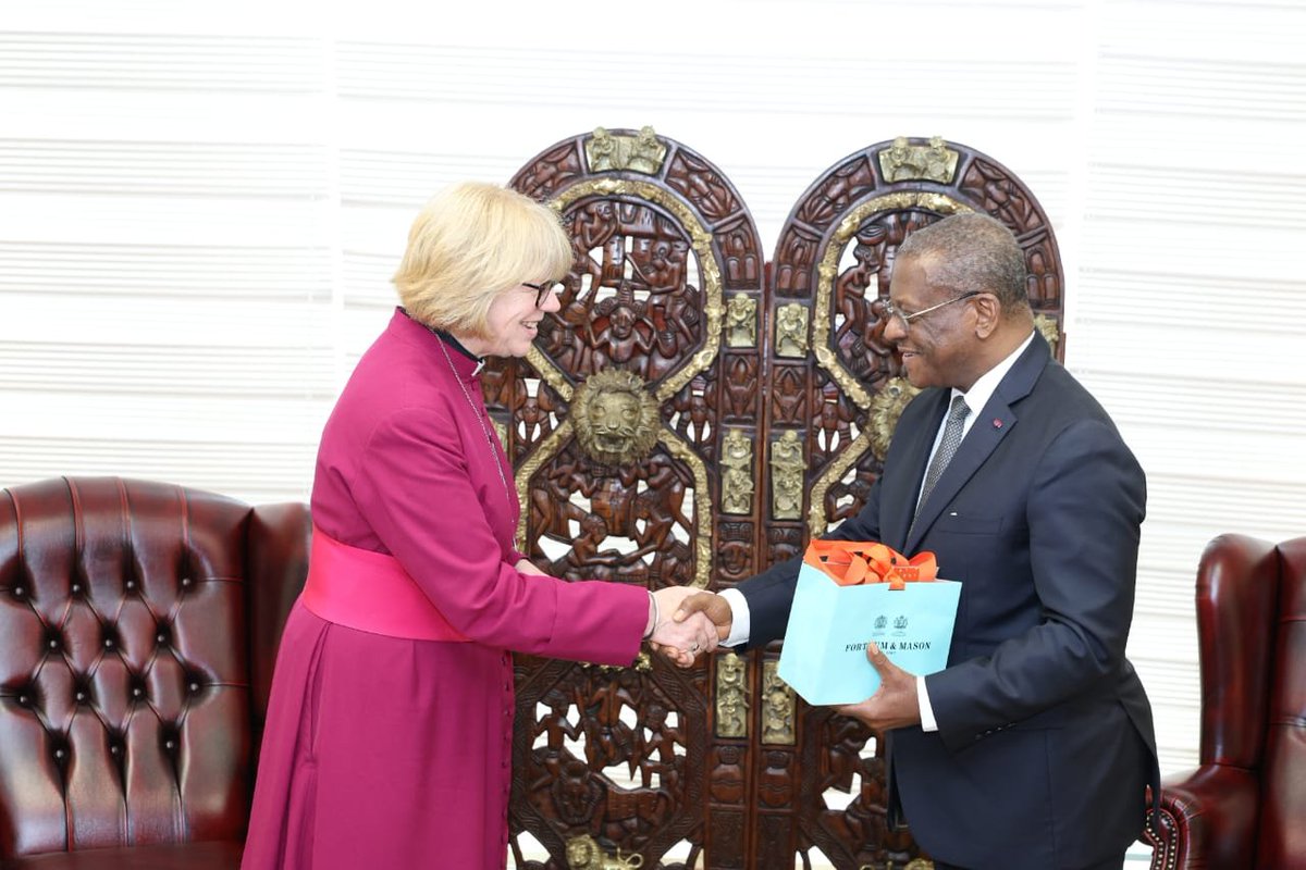 joDionNgute's tweet photo. 🇨🇲 🇬🇧 Today, I had the pleasure of receiving Her Grace the Most Reverend @Sarah Mullally, Spiritual Leader of the @Anglican Church, who is on a pastoral visit to Cameroon.
Our discussions, marked by a spirit of faith and fellowship, focused on the Anglican community’s contribution to evangelization for peace and faith in Cameroon. 🇨🇲🇬🇧
#PM #JDN 
#Cameroon 
@AnglicanNews