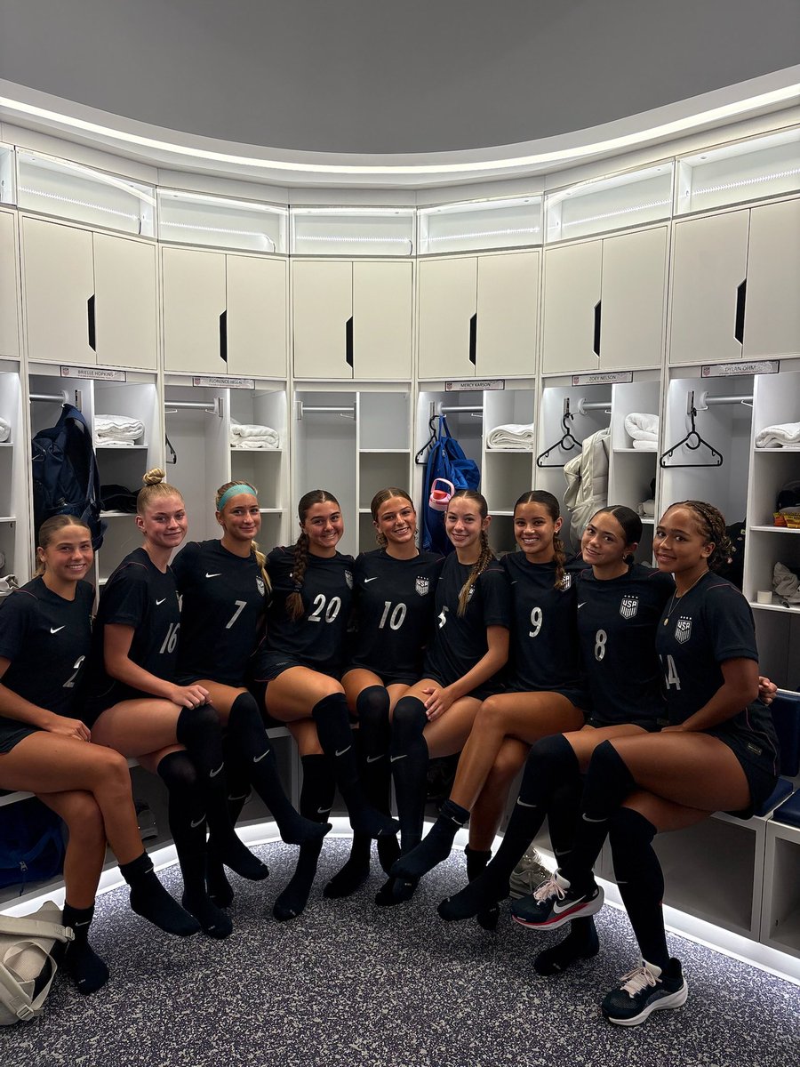 AveryWalbruch's tweet photo. best way to finish the summer…i luv my girls❤️🤍💙 @usynt @ussoccer @ImYouthSoccer @GothamFC @PUMA @pumafootball @RisingBallers_ @TopDrawerSoccer @TheSoccerWire https://t.co/8DbHLAFf4d