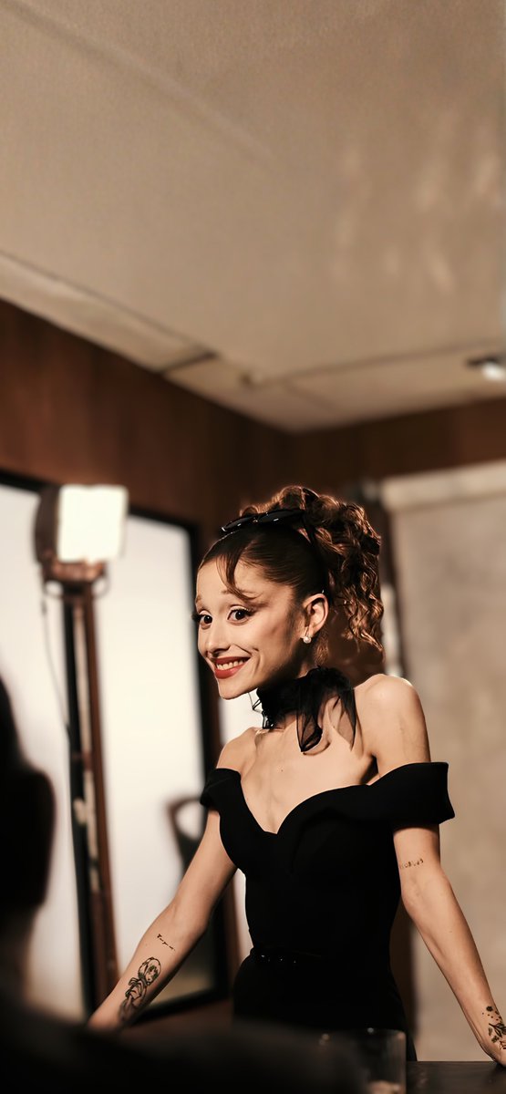 honeymoonloc's tweet photo. 🩸 petal mv behind the scenes｡˚⋆
ariana grande wallpaper / lockscreen
#honeymoonlockscreen 

tell me what u think about them👇🏻
rt/like if you love it! ♡ https://t.co/uH0DweWAMi