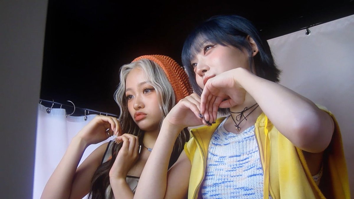 modelpress's tweet photo. HANA・JISOO（ジス）＆YURI（ユリ）
マクドナルドCM初登場🥤

プリクラ・遊覧船・商店街…
レトロで“エモい”休日をのぞき見？👀

📺️8月4日～放映開始
https://t.co/FYPqX1UHGK

▫️お互いに“甘くなる瞬間”は？
JISOO：食事が終わって歯磨きをした後…
YURI：JISOOはかわいいから全部許します（笑） https://t.co/izZ7UzYLD1