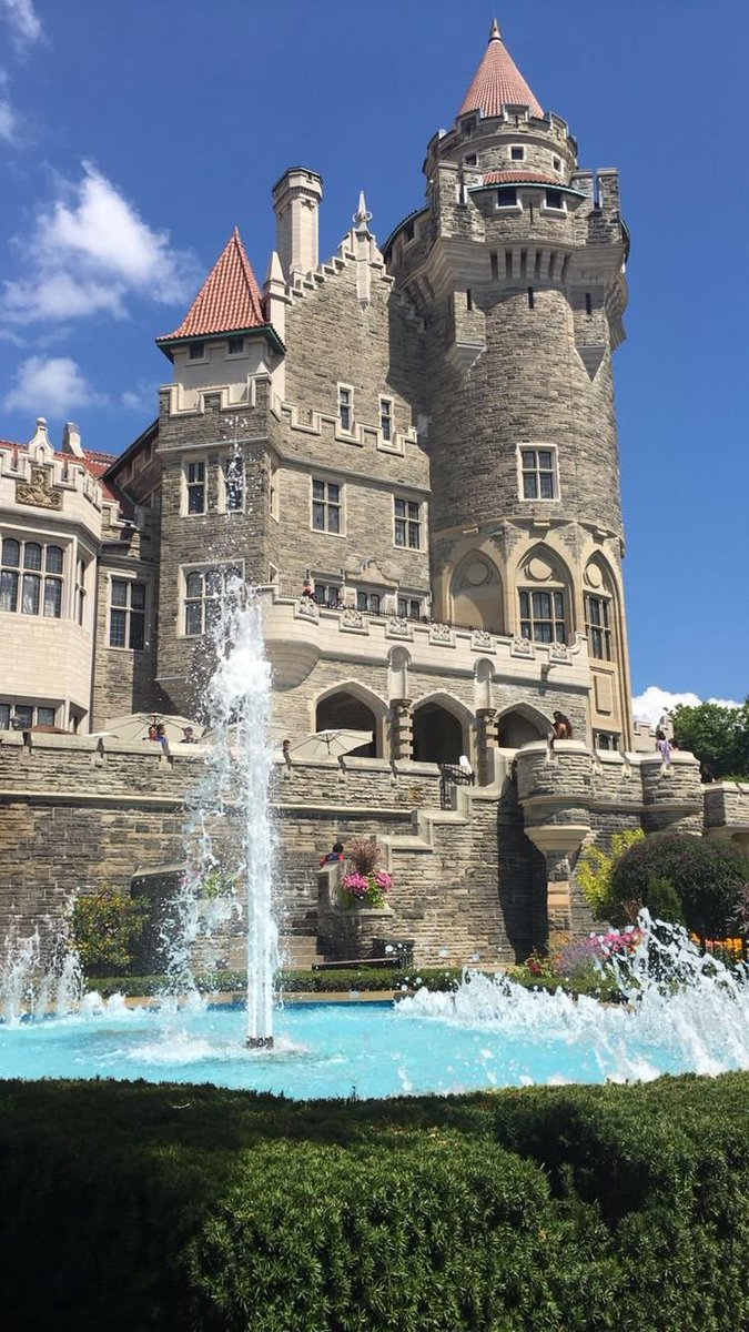 JulieParker144's tweet photo. Casa Loma
A magnificent Gothic Revival castle built in the early 1900s.
Features secret passageways, elegant rooms, towers, and beautiful gardens.
Feels like stepping into a European fairy tale.
#VisitToronto #CasaLomaCastle #VisitCanada #Wanderlust https://t.co/ySyf8iWmwn https://t.co/K8o5zbutQo
