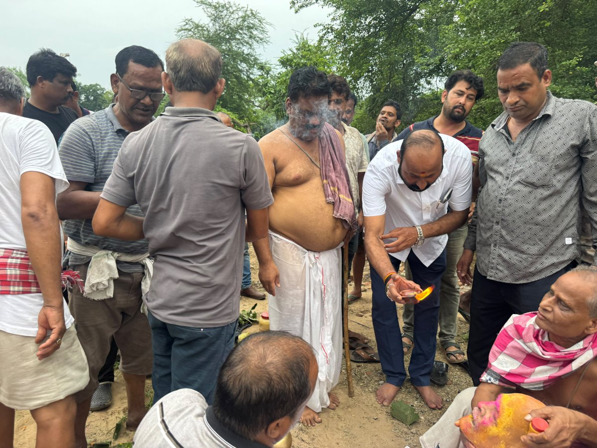 Bapu4Talcher's tweet photo. ତାଳଚେର ବ୍ଲକ ଅନ୍ତର୍ଗତ ଗୁରୁଜାଙ୍ଗୁଲି ଗ୍ରାମର ଶ୍ରୀଯୁକ୍ତ ରିପୁ ରଥଙ୍କ  ବାପା ୰ ଶରତ ଚନ୍ଦ୍ର ରଥଙ୍କ ଦେହାନ୍ତ ହୋଇଥିବା ଖବର ପାଇ ଗ୍ରାମ ଶ୍ମଶାନ ଘାଟରେ ପହଞ୍ଚି ଅନ୍ତିମ ଦର୍ଶନ କଲି।
​ସ୍ୱର୍ଗତ ଆତ୍ମାର ସଦଗତି କାମନା କରିବା ସହ ଏହି ଅସହ୍ୟ ଦୁଃଖ ସମୟରେ ଶୋକସନ୍ତପ୍ତ ପରିବାର ବର୍ଗଙ୍କୁ ସମବେଦନା ଜଣାଉଛି। https://t.co/o77ipu46wq