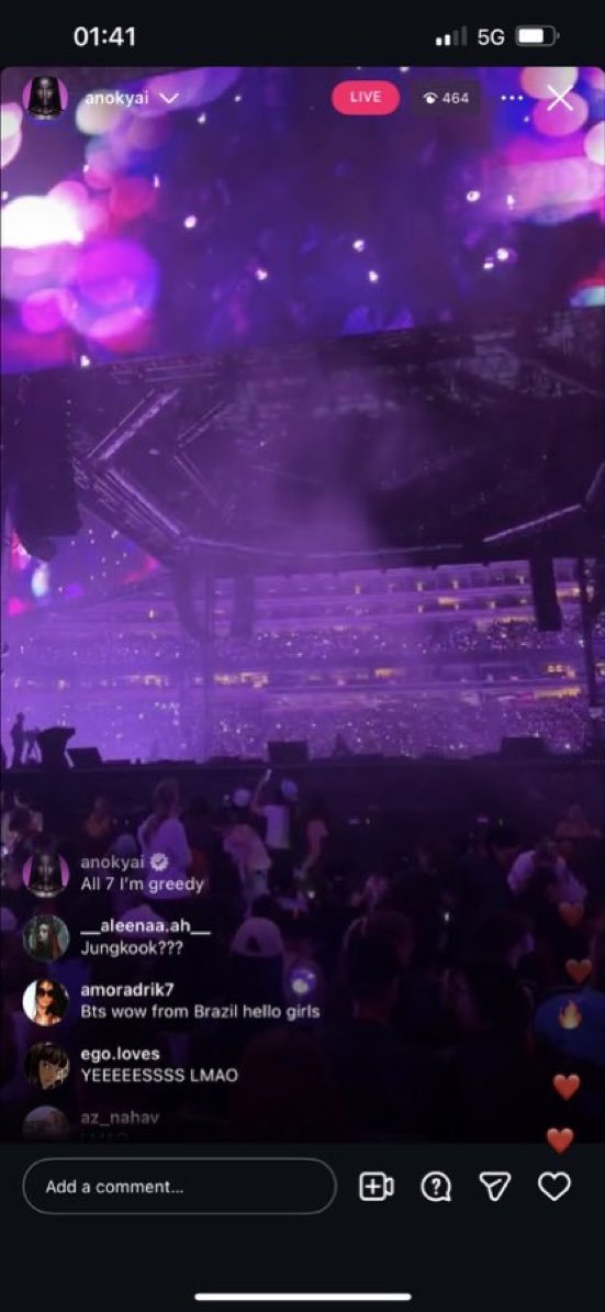 gomdorichick's tweet photo. I love how bts doesn't need to invite or do meet and greets with influencers to fill up their stadiums. Legends in their respective fields show up because they want to. https://t.co/GPCmnsX9P0
